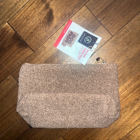 DOG MOM NWT Brown Sherpa Pouch - Picture 2 of 6